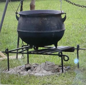 A kettle can be shaped like a pot.