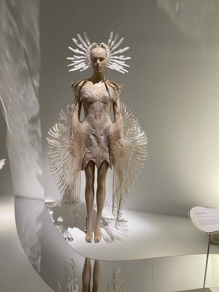 Iris van Herpen fashion show