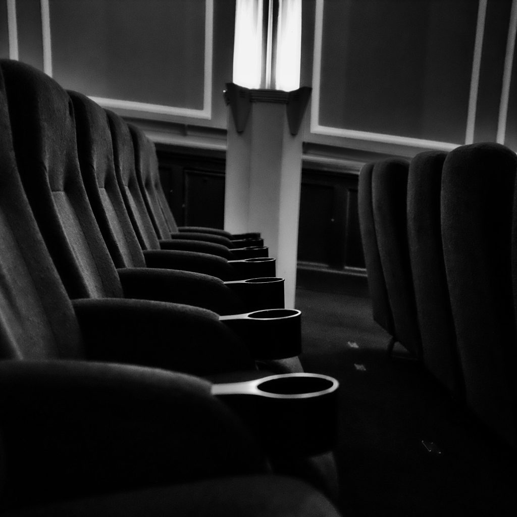 Fake leather seats motorised for backrest inclinations.